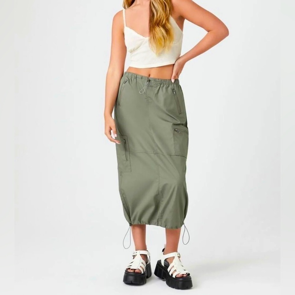 Parachute Cargo Midi Skirt in Army Green Women’s small